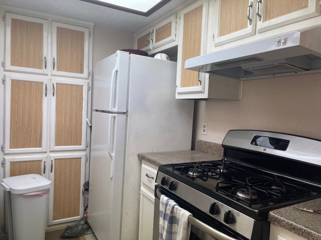 12308 A Los Indios Trail Austin, TX 78729 - Photo 10 of 19 a stove top oven sitting inside of a kitchen