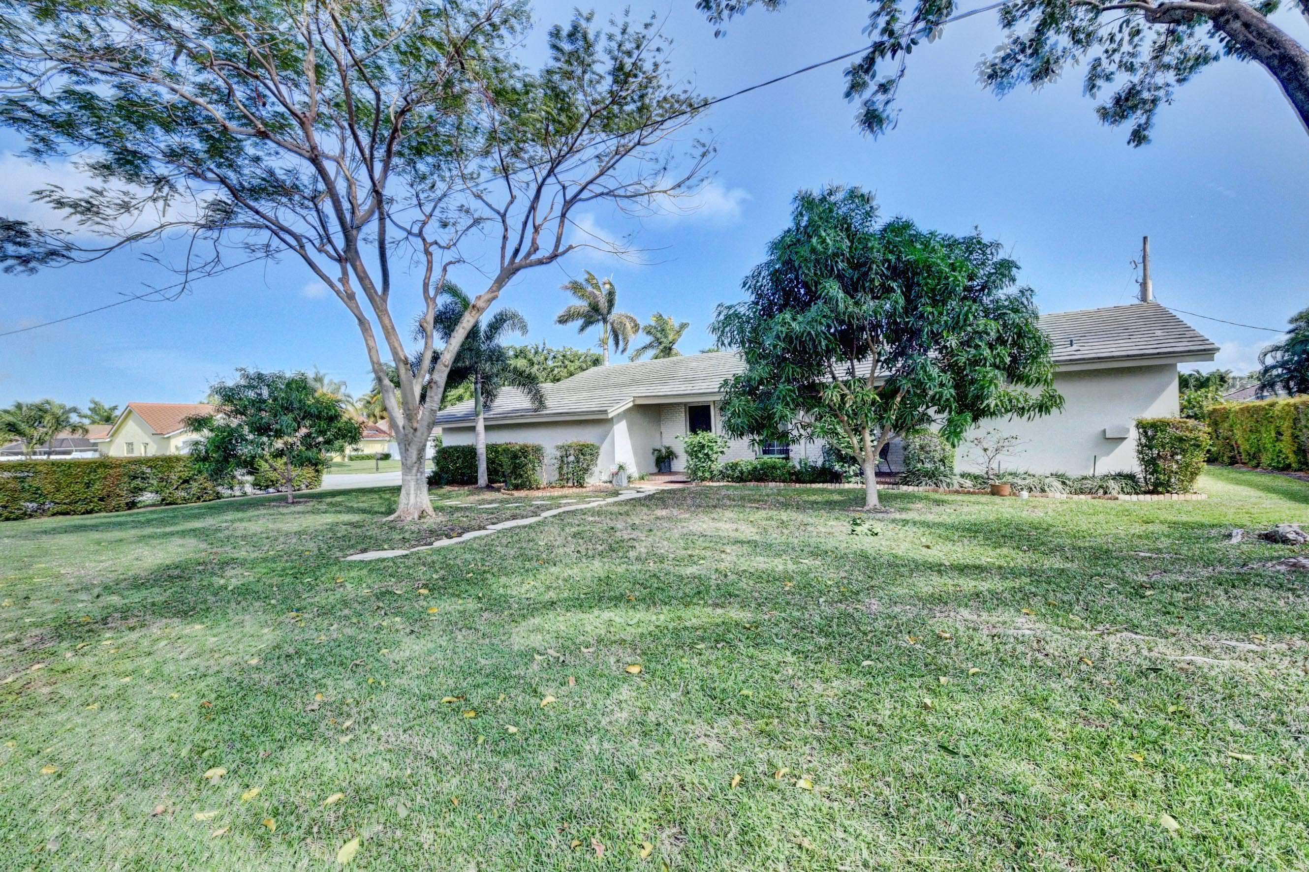 7698 West Country Club Boulevard Boca Raton, FL 33487 - Photo 2 of 41 02_dsc_10001 (1338)_39)_40)_41)_42)