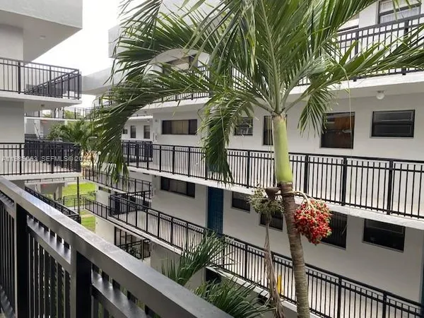 $2,300 | 650 Northeast 149th Street, Unit 102F, Miami, FL 33161