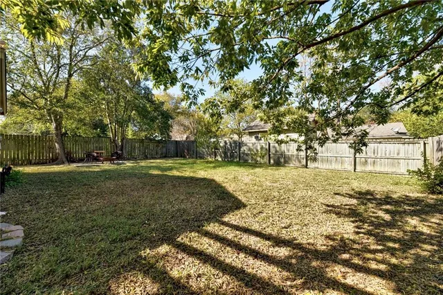 a view of yard with tree
