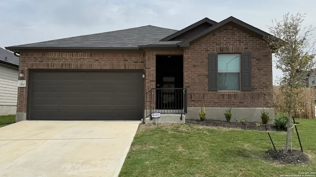 $1,995 | 3560 Under Par, San Antonio, TX 78245