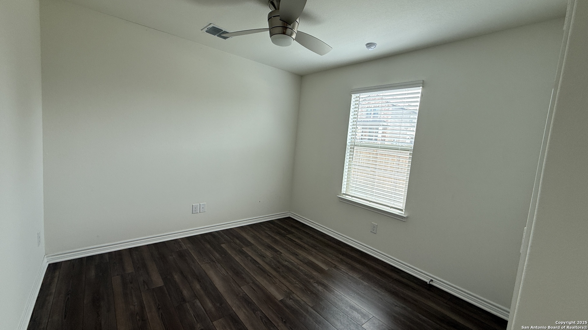 3560 Under Par San Antonio, TX 78245 - Photo 20 of 27 an empty room with a window