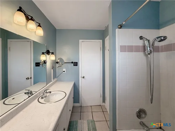 $439,000 | 231 Vip Drive, Canyon Lake, TX 78133