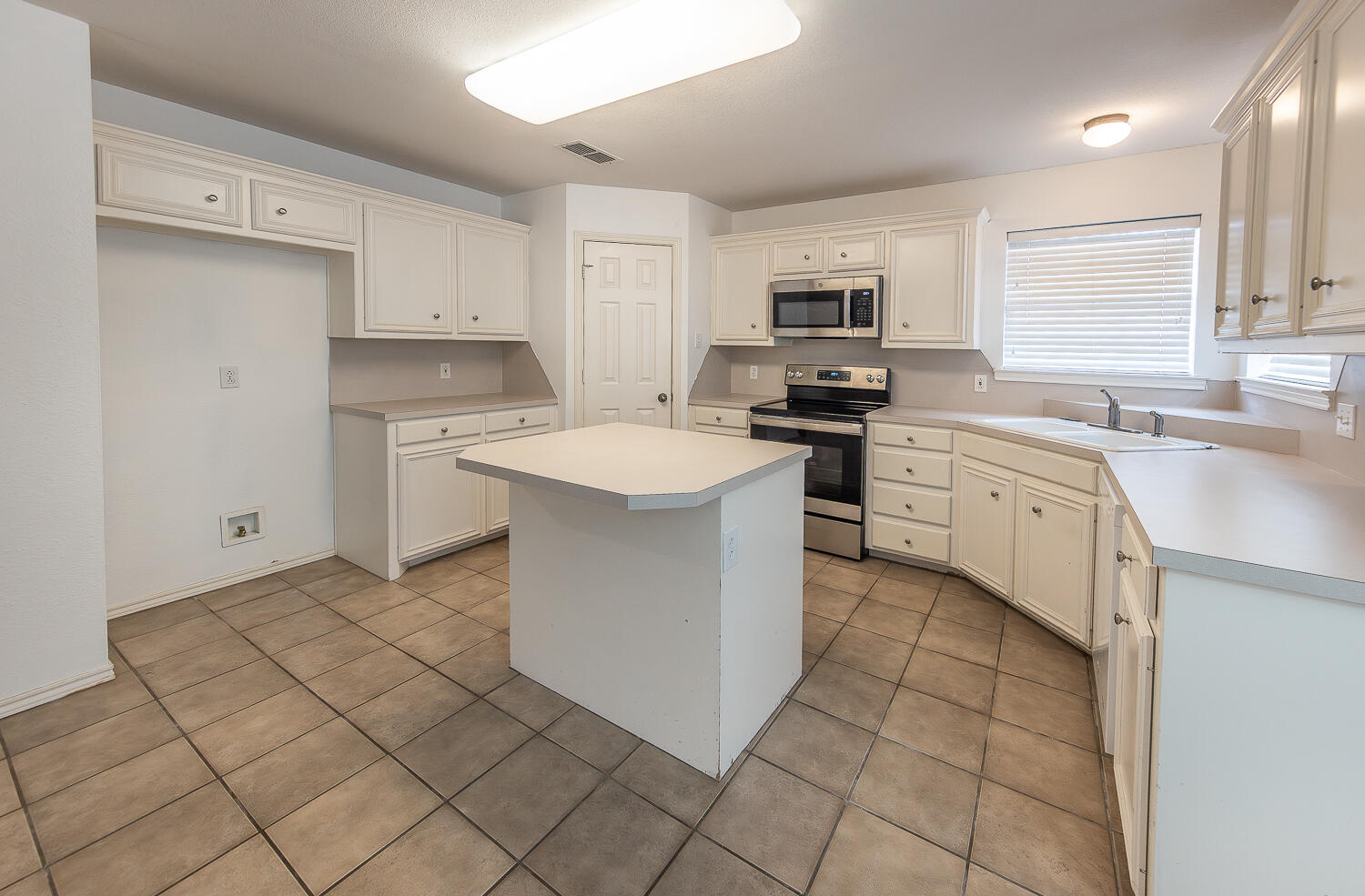 5524 101st Street Lubbock, TX 79424 - Photo 9 of 28 2L9A0414-Enhanced-NR