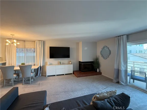$3,333 | 3833 2nd Street, Unit 205, Long Beach, CA 90803