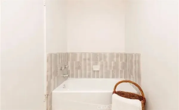 $3,333 | 3833 2nd Street, Unit 205, Long Beach, CA 90803