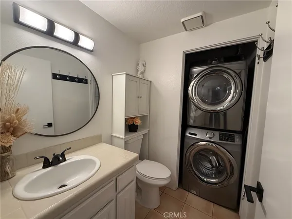 $3,333 | 3833 2nd Street, Unit 205, Long Beach, CA 90803