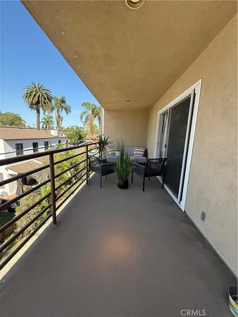 $3,333 | 3833 2nd Street, Unit 205, Long Beach, CA 90803