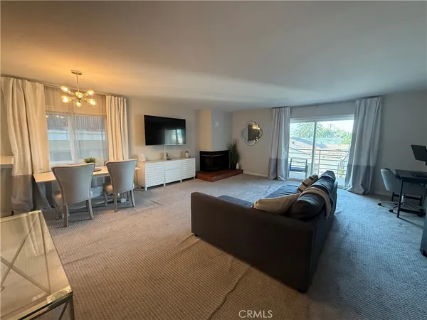 $3,333 | 3833 2nd Street, Unit 205, Long Beach, CA 90803