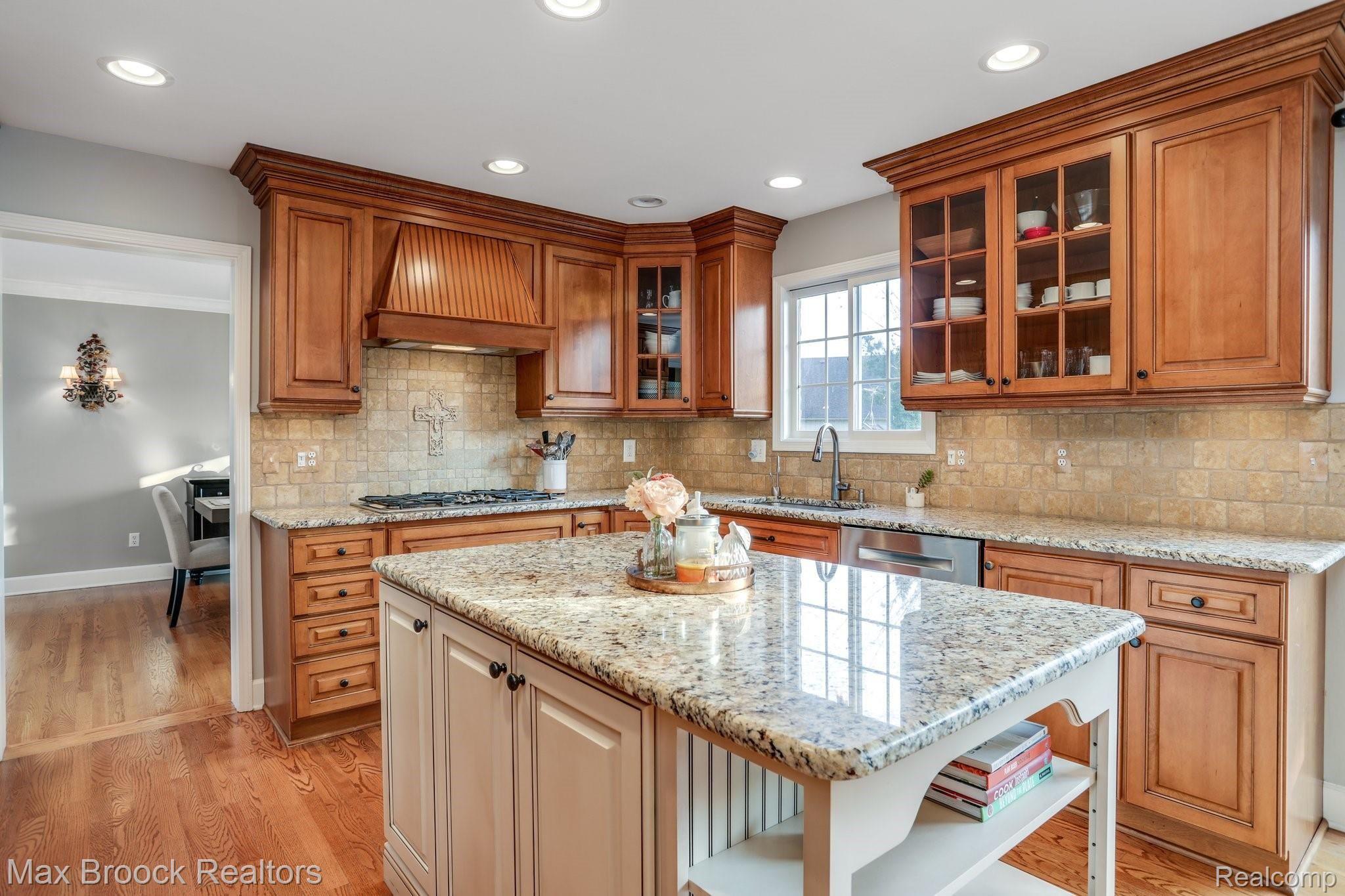 3125 Summit Ridge Drive Rochester, MI 48306 - Photo 8 of 46 15-web-or-mls-3125 Summit Ridge Rochester Hills0009.jpg