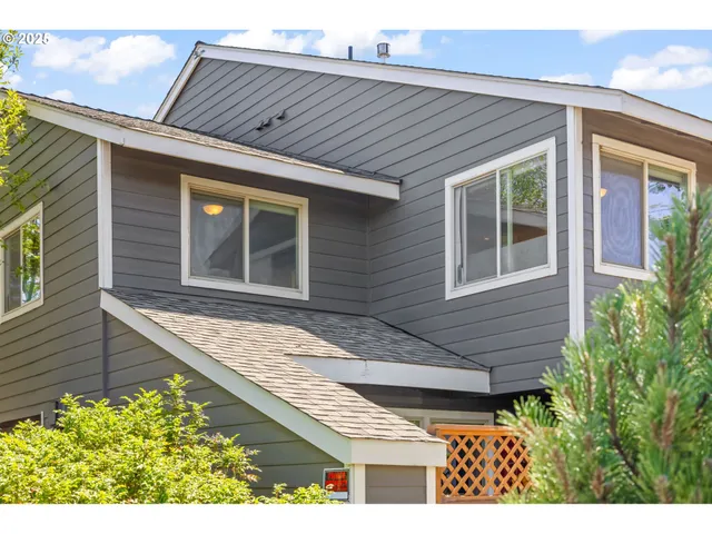 a view of house with backyard and porch