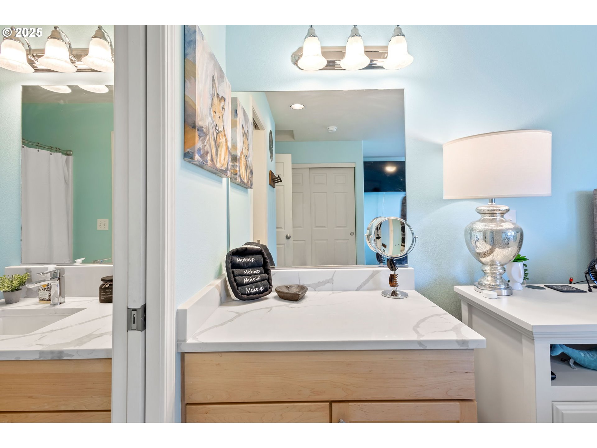 111 Northwest Hawthorne Avenue, Unit 1 Bend, OR 97703 - Photo 25 of 31 a en suite bathroom with a sink and a mirror