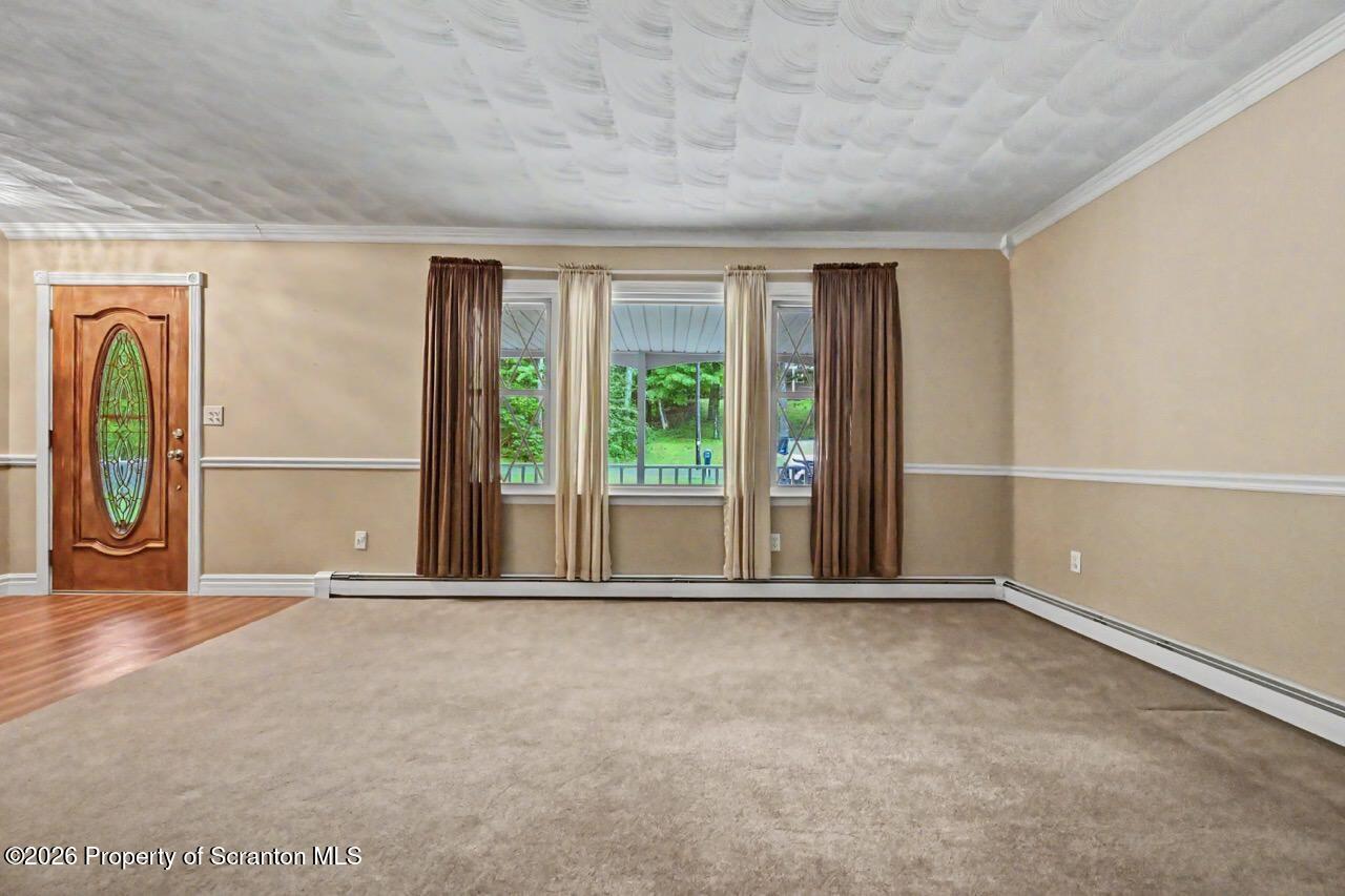 204 Wilcrest Road Moscow, PA 18444 - Photo 11 of 66 Living Room