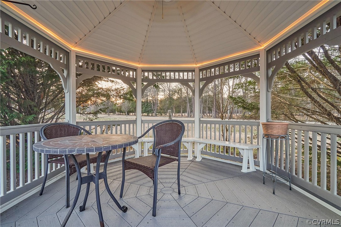 8400 Varina Road Henrico, VA 23231 - Photo 23 of 28 a view of a chairs and table in the balcony