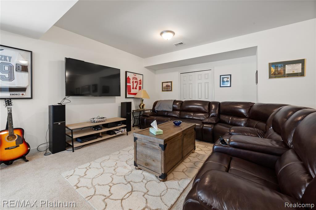 8209 Lee Road Brighton, MI 48116 - Photo 17 of 36 Gallery Image 17