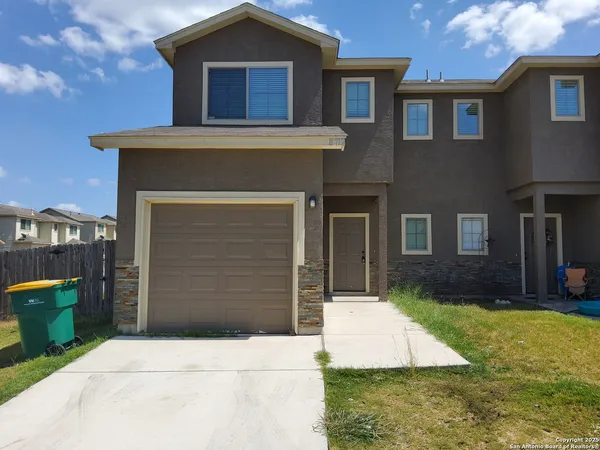 $1,395 | 8712 Vista De Nubes, Converse, TX 78109