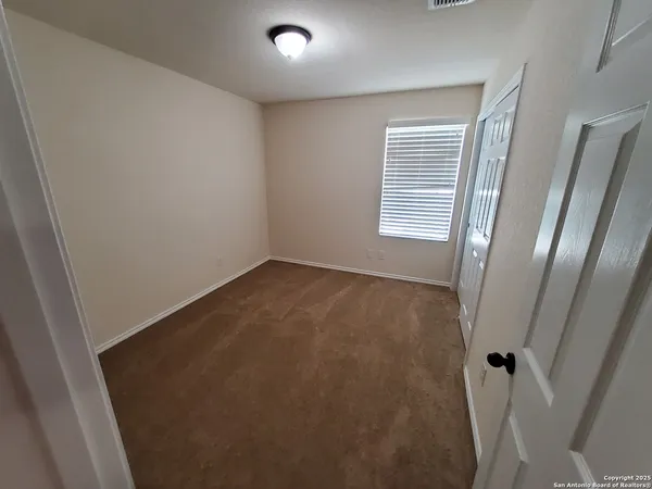 $1,395 | 8712 Vista De Nubes, Converse, TX 78109