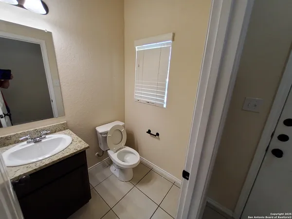 $1,395 | 8712 Vista De Nubes, Converse, TX 78109