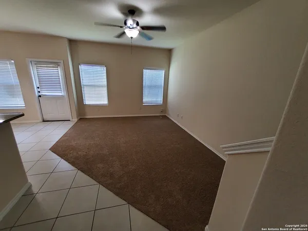 $1,395 | 8712 Vista De Nubes, Converse, TX 78109