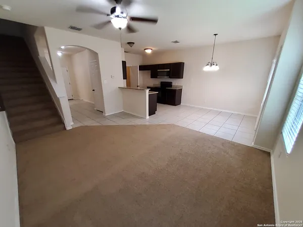 $1,395 | 8712 Vista De Nubes, Converse, TX 78109
