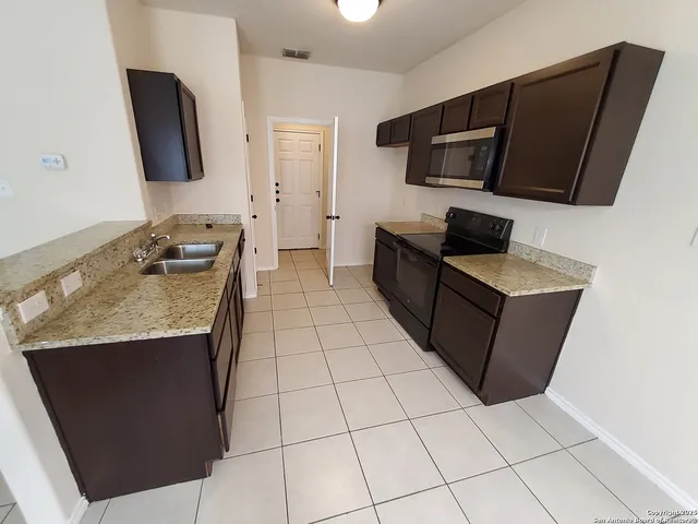 $1,495 | 8712 Vista De Nubes, Converse, TX 78109