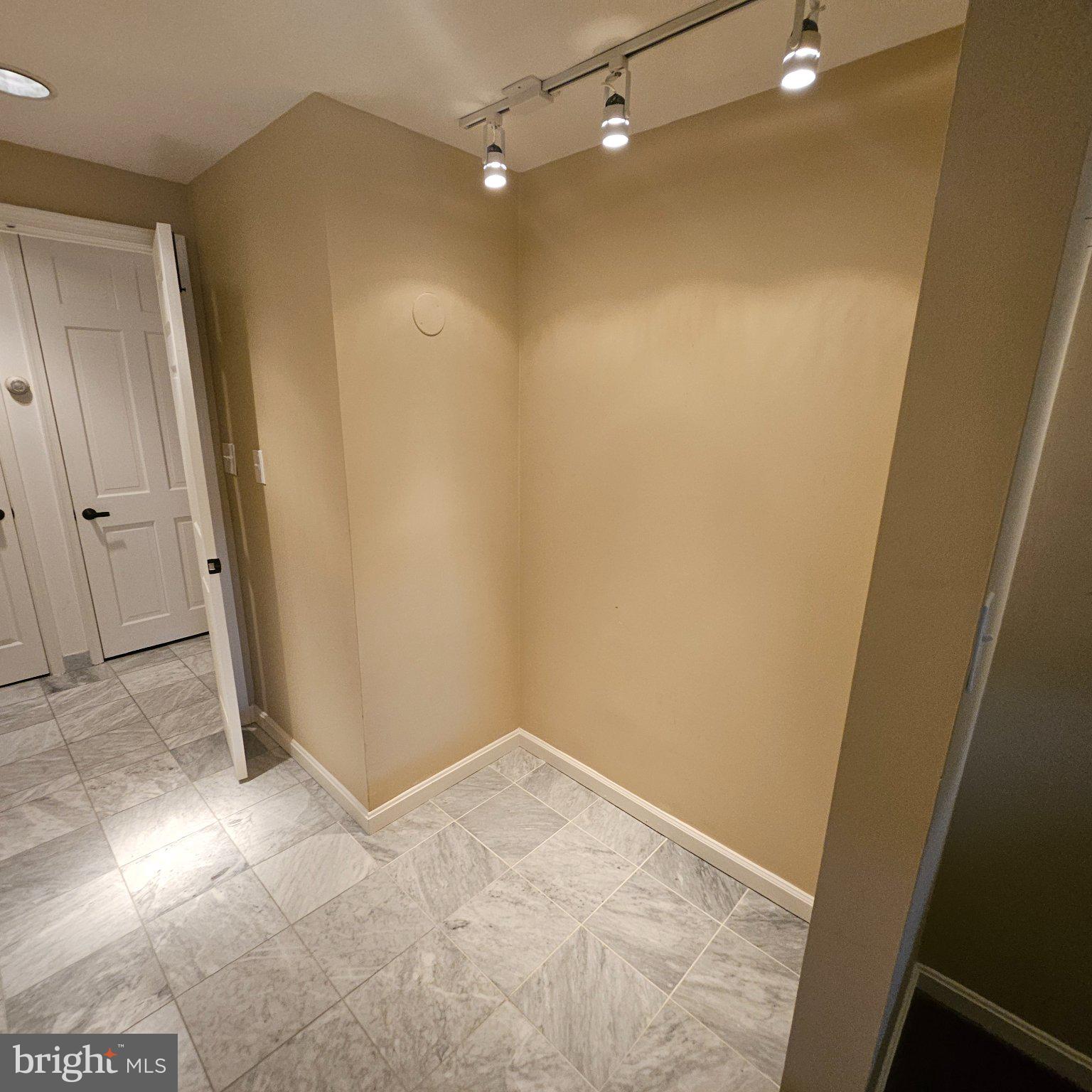 3801 Canterbury Road, Unit 611 Baltimore, MD 21218 - Photo 7 of 32 a view of a bathroom