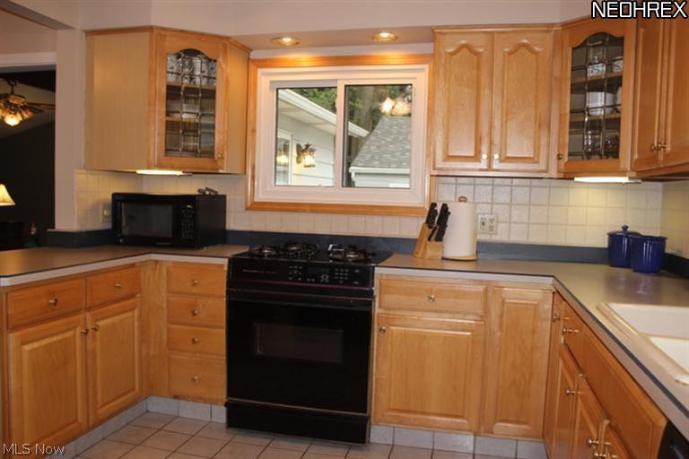 1111 Churchill Road Lyndhurst, OH 44124 - Photo 8 of 24