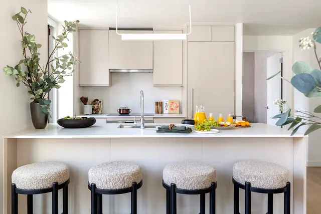 $12,675 | 300 East 50th Street, Unit 18B | Midtown East