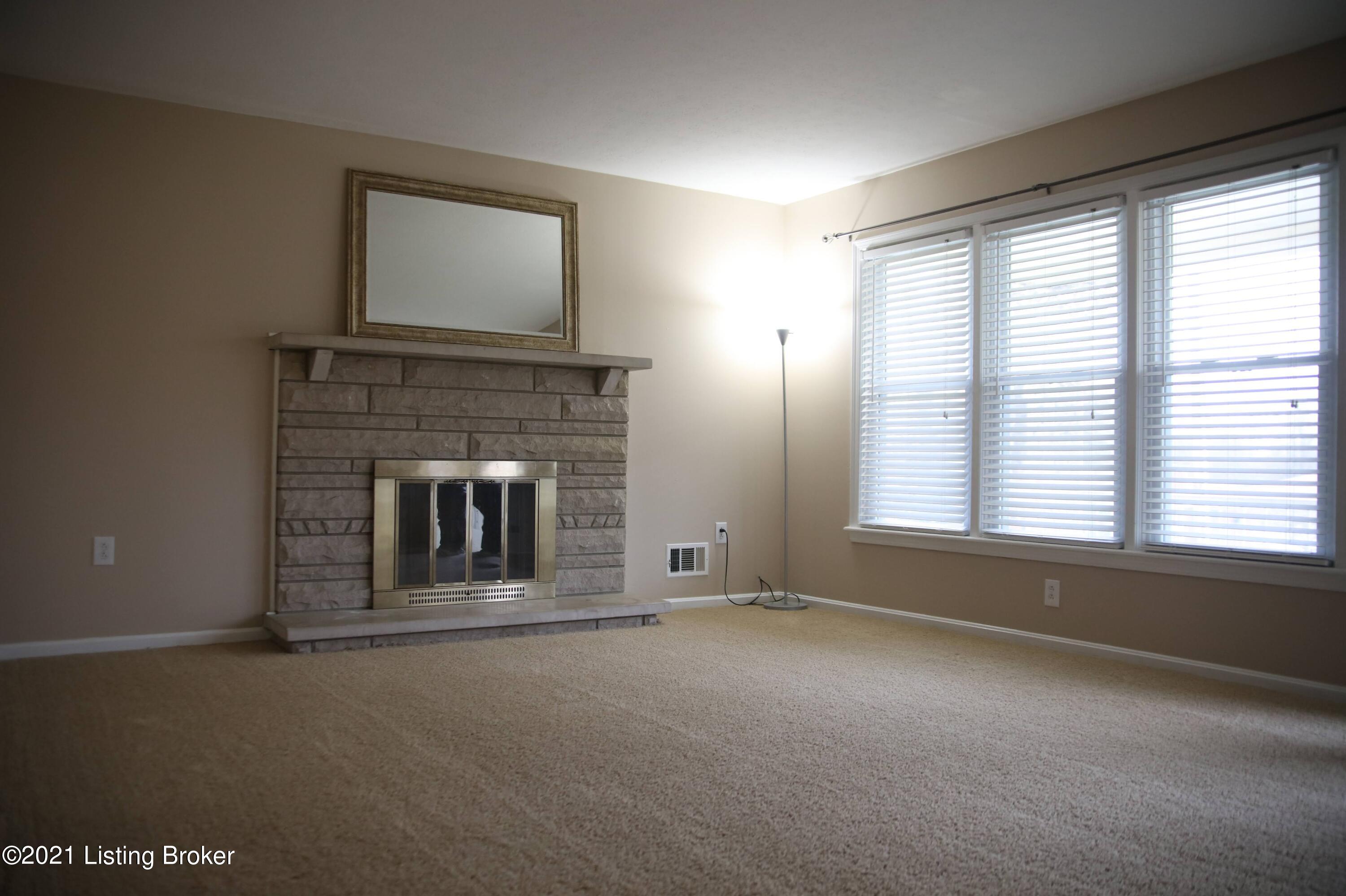 1552 Knight Road Louisville, KY 40216 - Photo 6 of 41 201A9187