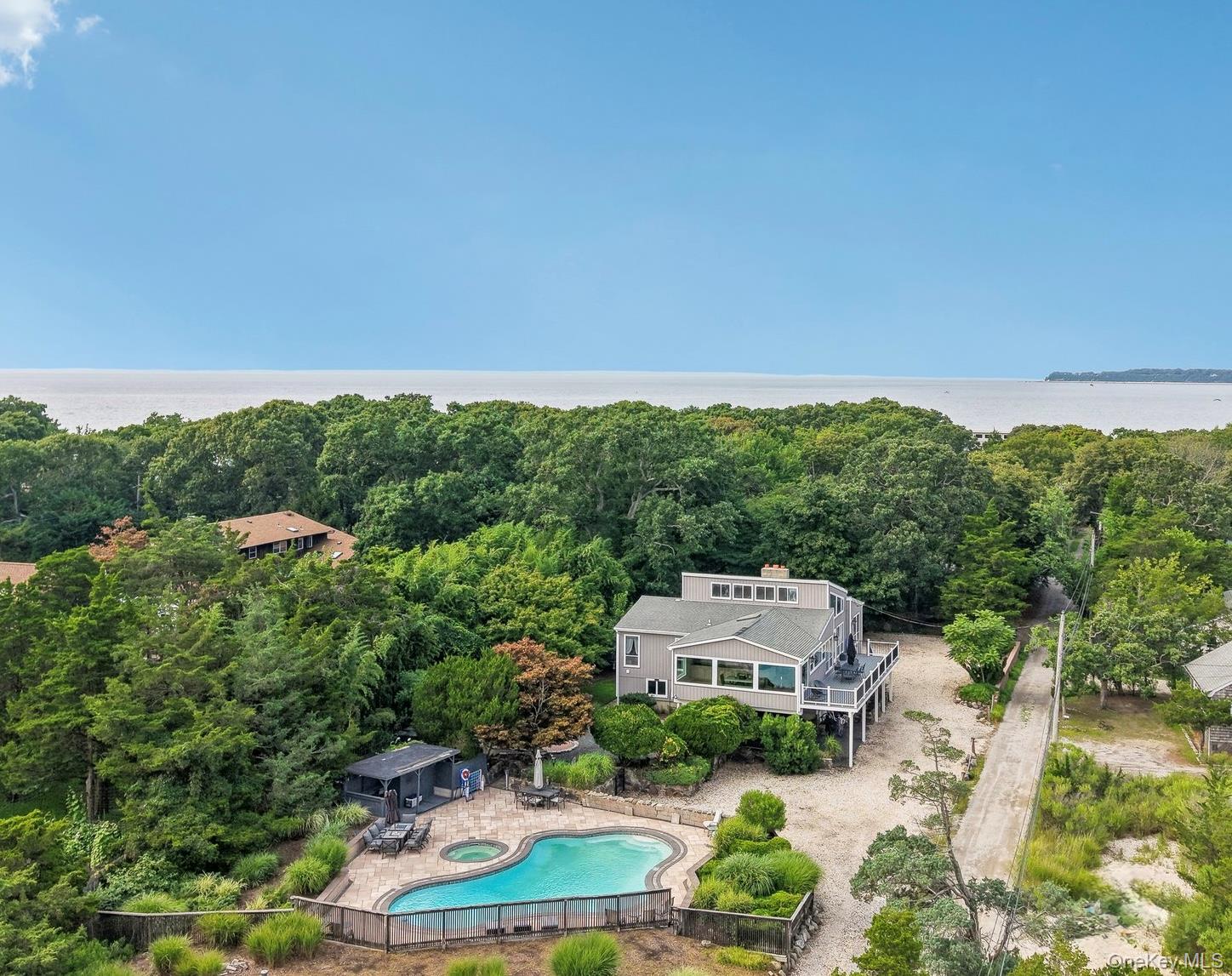 588 Long Beach Road Nissequogue, NY 11780 - Photo 2 of 44 Gallery Image 2