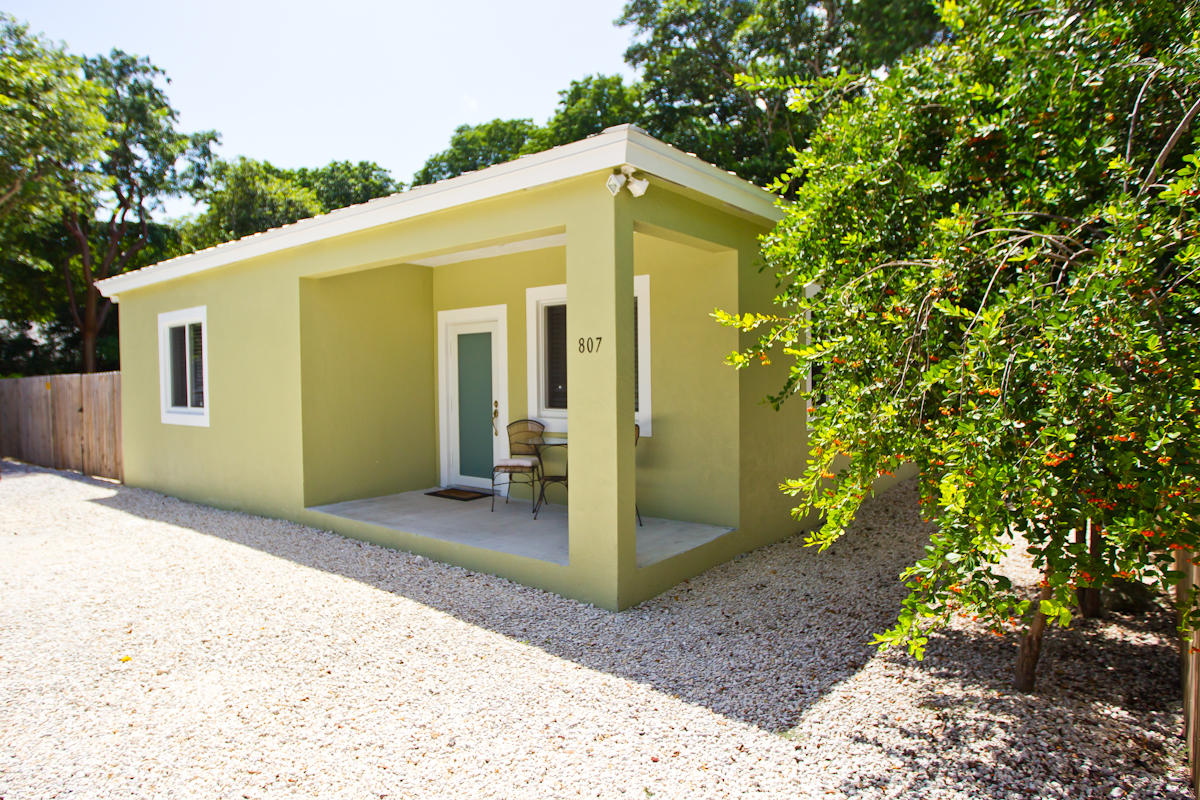 807 Madrid Road Key Largo, FL 33037 - Photo 2 of 22 807_Madrid_106