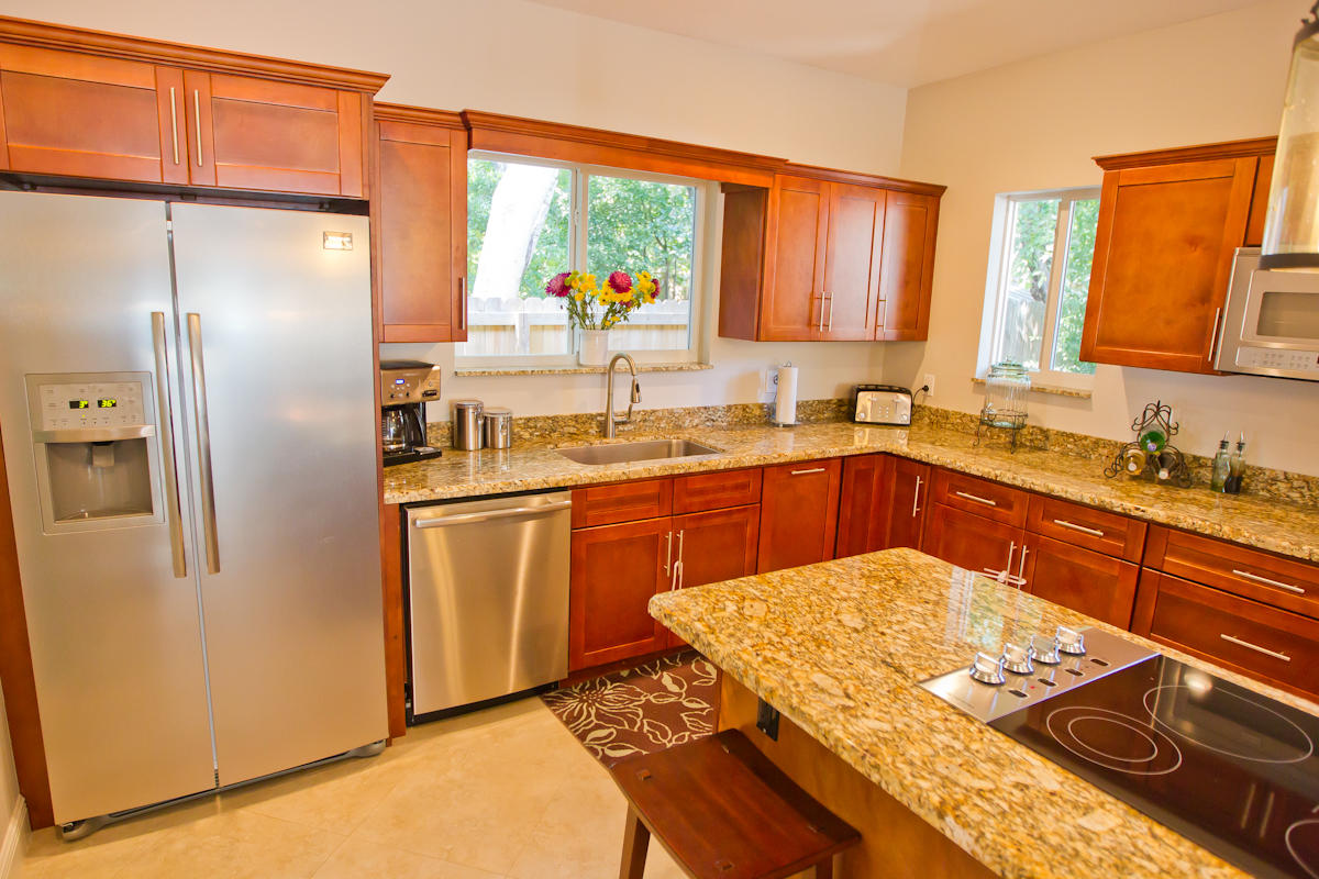 807 Madrid Road Key Largo, FL 33037 - Photo 3 of 22 807_Madrid_042
