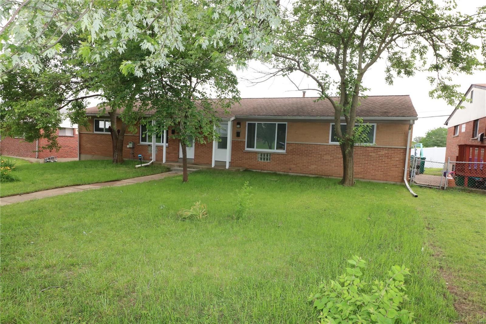 958 Raford Court St. Louis, MO 63137 - Photo 3 of 12 Gallery Image 3