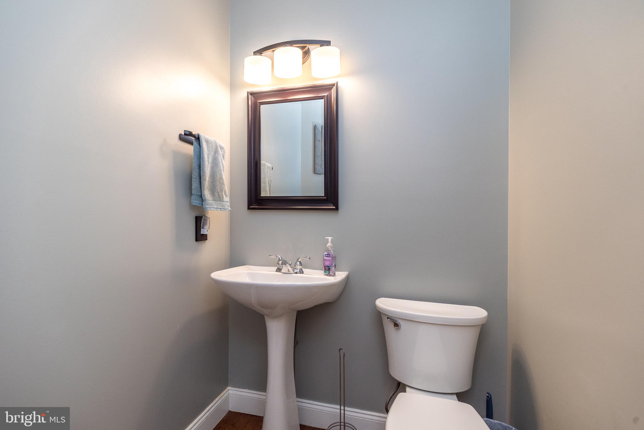 226 Overlook Road Morgantown, PA 19543 - Photo 33 of 63 Half Bath In Foyer Area