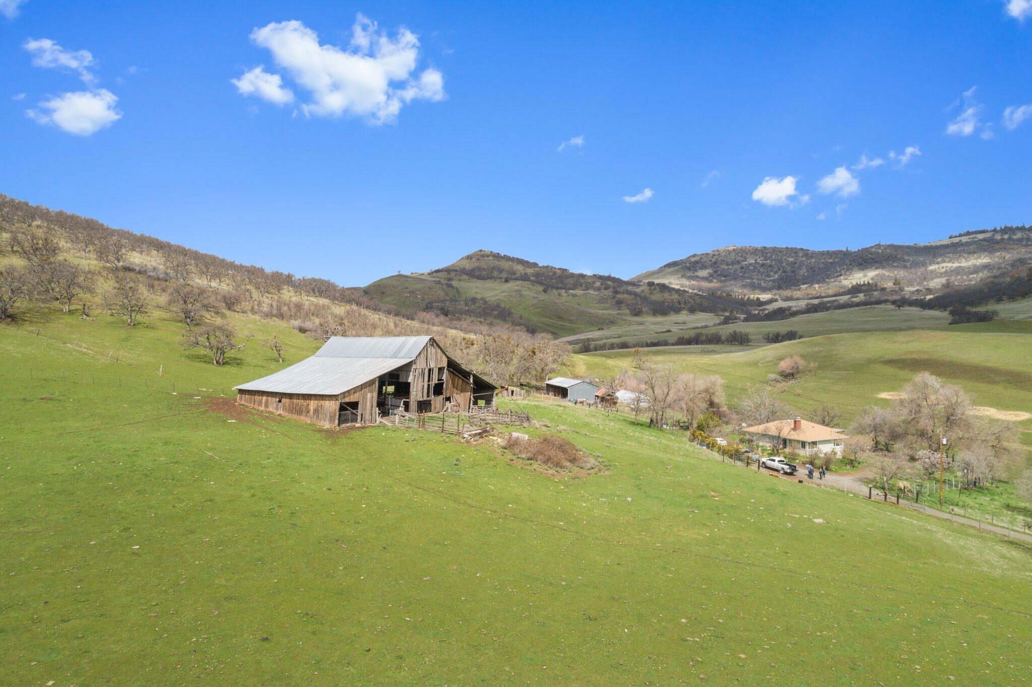 3403 North Valley View Road Ashland, OR 97520 - Photo 4 of 51 Turn of the century barn