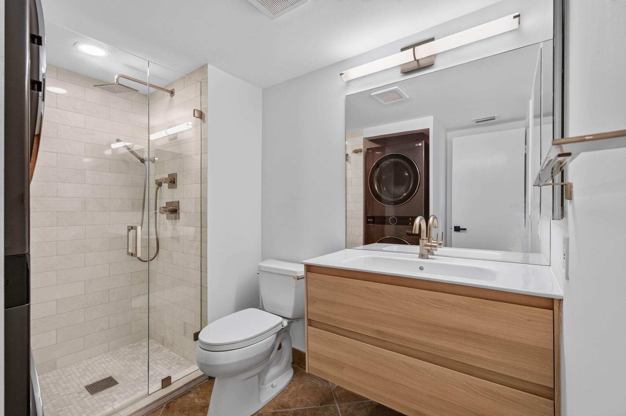 8460 Casa Del Lago, Unit 25B Boca Raton, FL 33433 - Photo 37 of 57 GUEST BATH