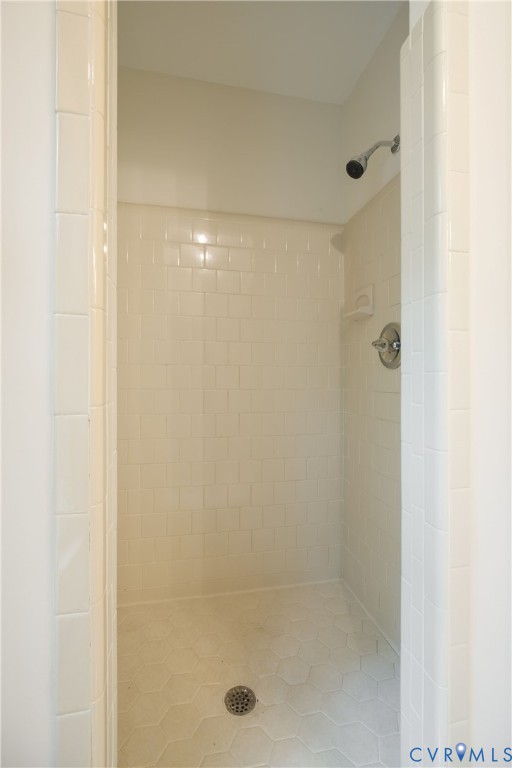 2727 River Run Road Prince George, VA 23875 - Photo 23 of 35 Standing shower