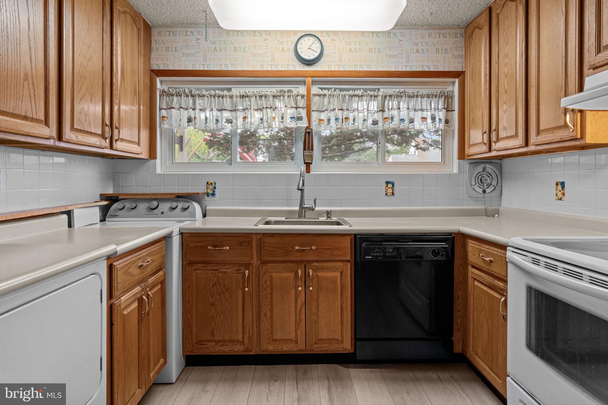 20 Hollow Road Levittown, PA 19056 - Photo 7 of 34 Gallery Image 7