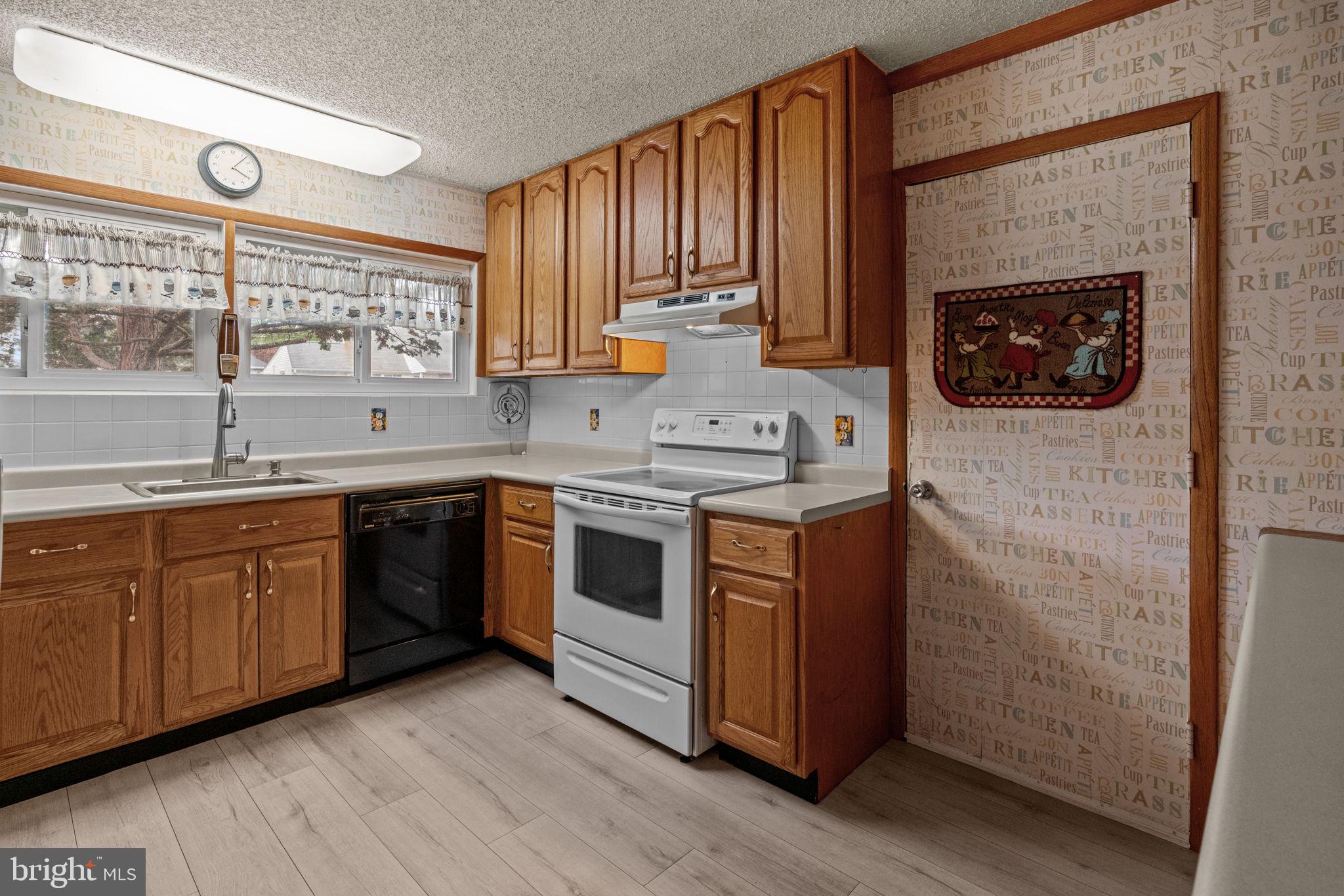 20 Hollow Road Levittown, PA 19056 - Photo 8 of 34 Gallery Image 8