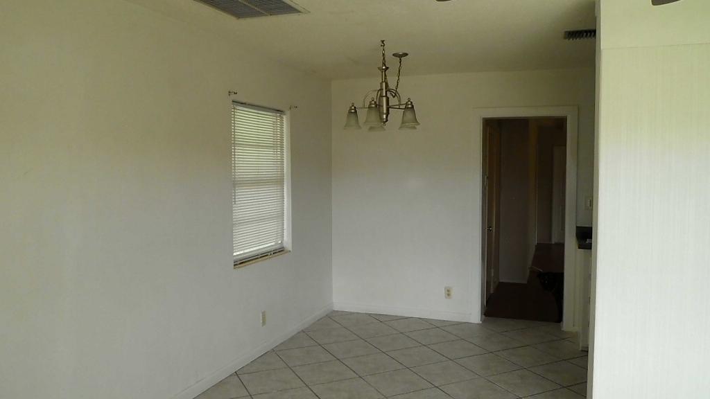 350 West 29th Street Riviera Beach, FL 33404 - Photo 11 of 20 Dining Area