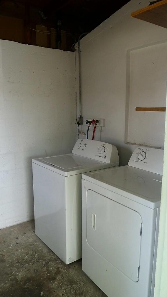 350 West 29th Street Riviera Beach, FL 33404 - Photo 14 of 20 Laundry Room