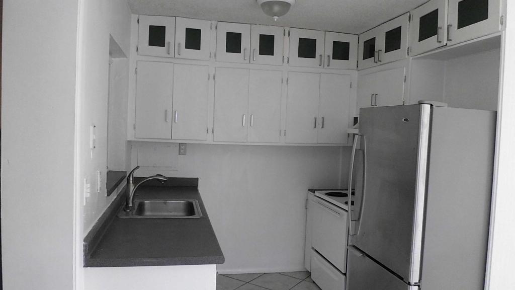 350 West 29th Street Riviera Beach, FL 33404 - Photo 10 of 20 Kitchen