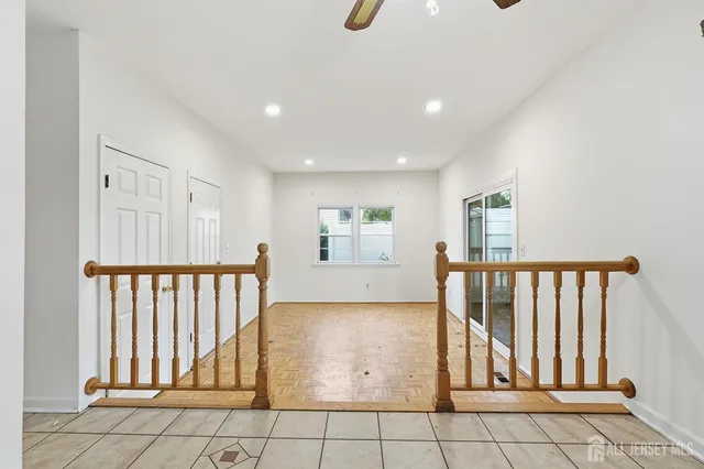 a view of entryway with livingroom