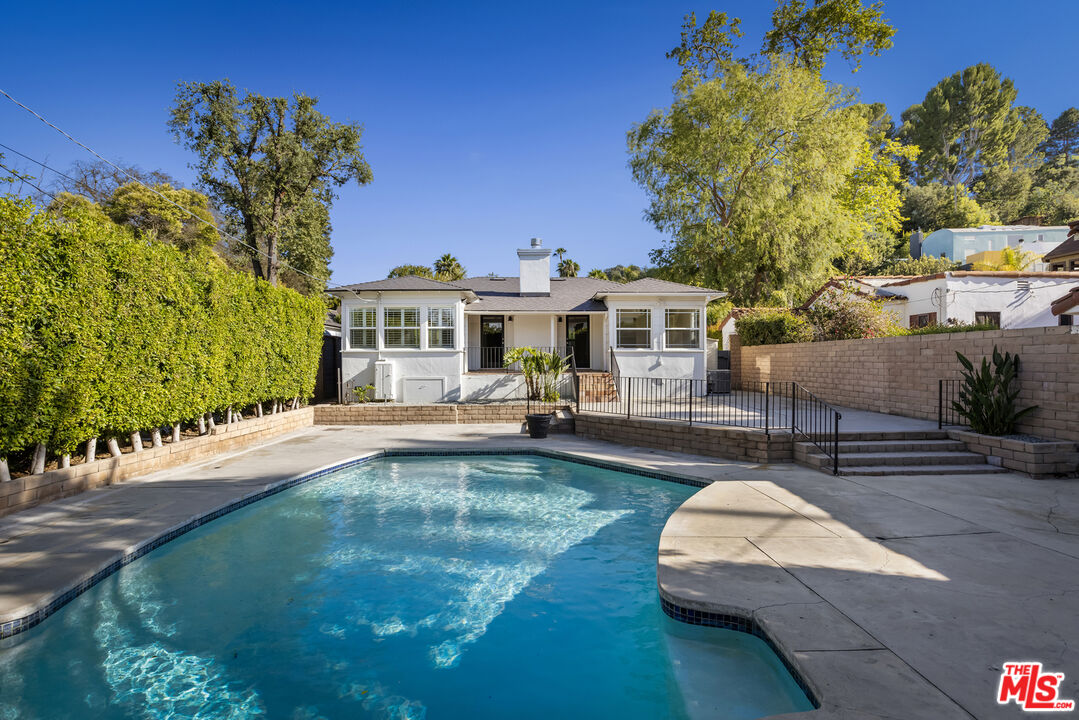12153 Maxwellton Road Studio City, CA 91604 - Photo 13 of 48