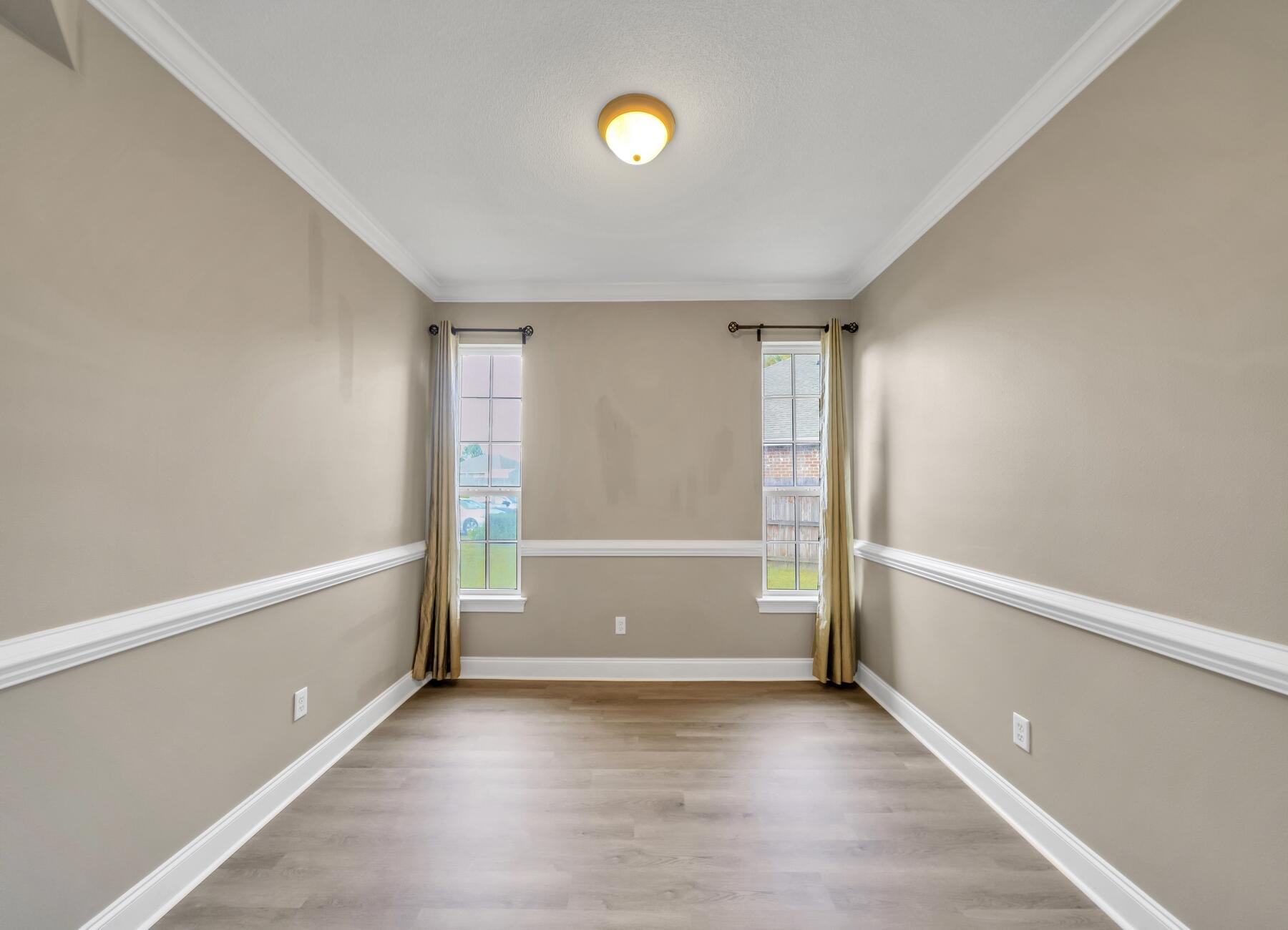 145 Alicia Drive Crestview, FL 32536 - Photo 3 of 31 DSC02327_1