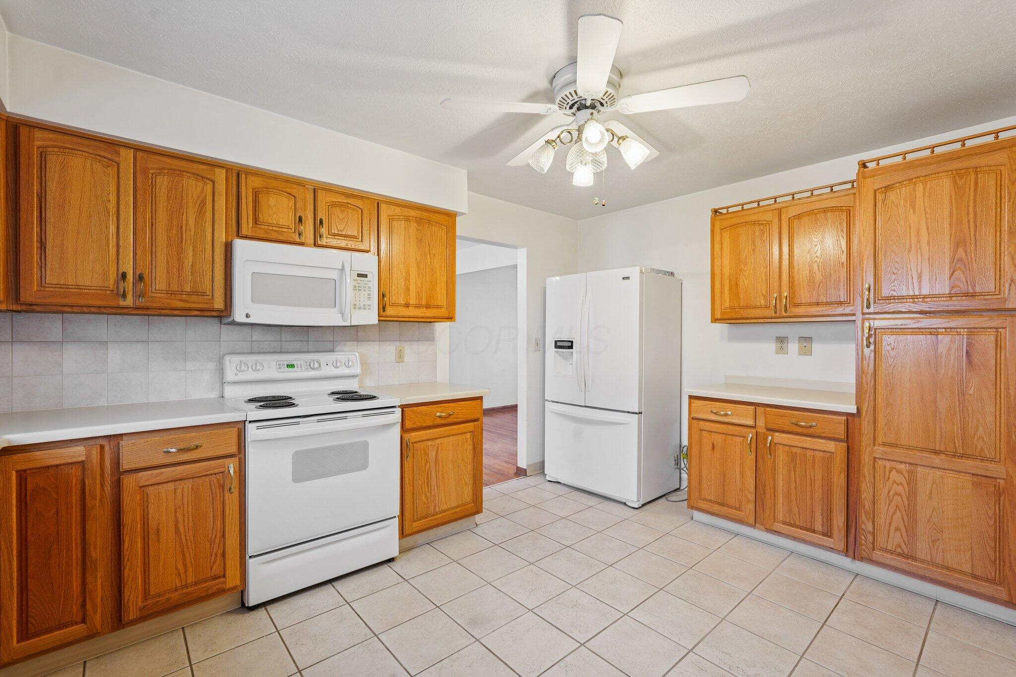 5575 Karl Road Columbus, OH 43229 - Photo 9 of 29 Kitchen