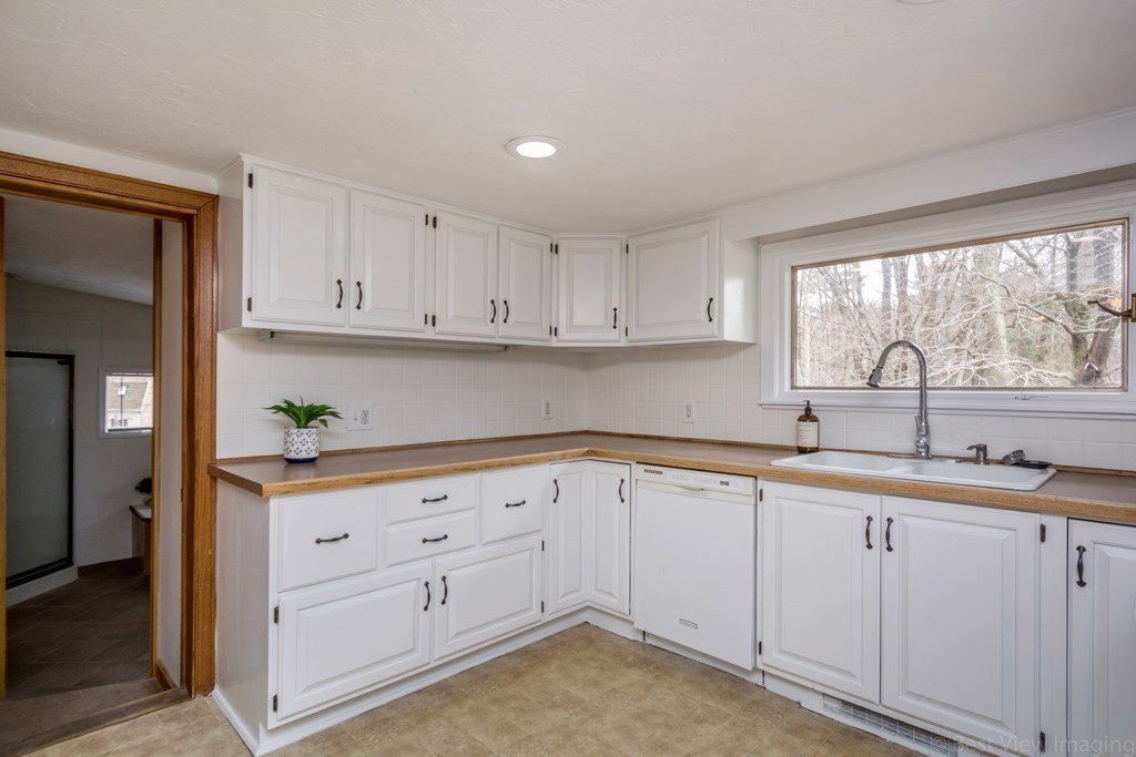 38 Inwood Road Auburn, MA 01501 - Photo 12 of 38 Gallery Image 12