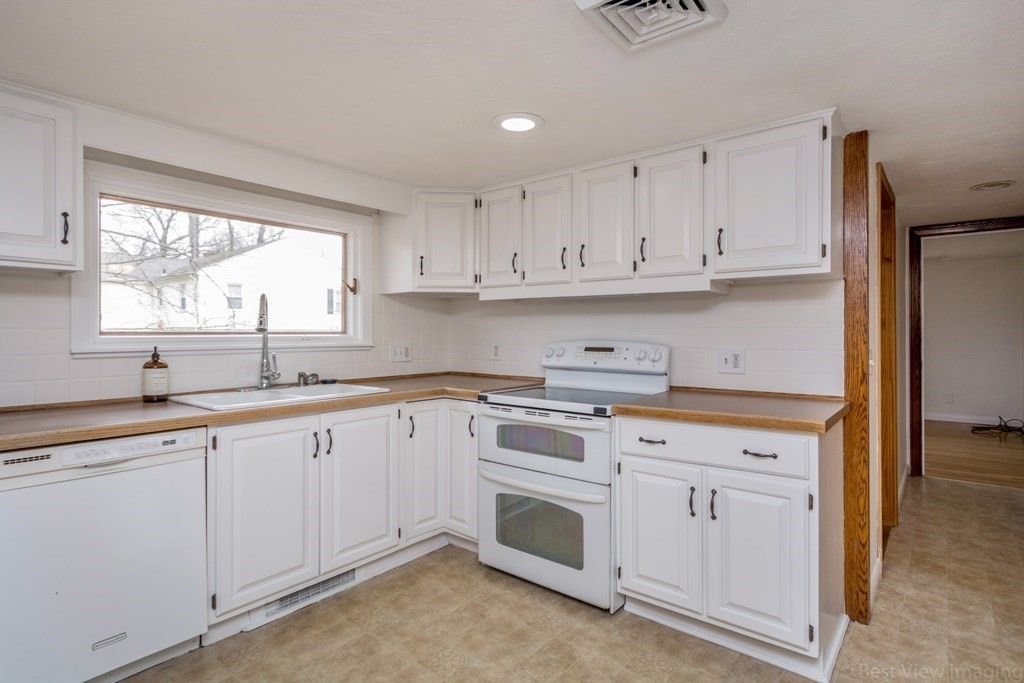 38 Inwood Road Auburn, MA 01501 - Photo 13 of 38 Gallery Image 13