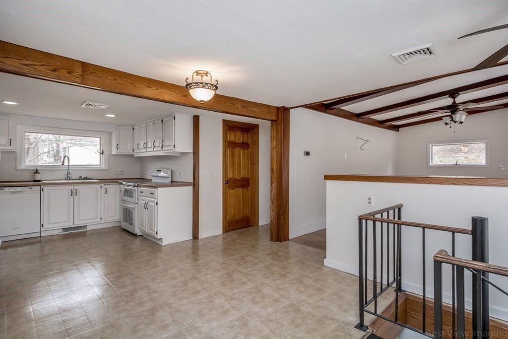 38 Inwood Road Auburn, MA 01501 - Photo 10 of 38 Gallery Image 10