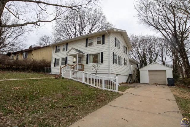 $229,900 | 1729 West Wilman Court, Emporia, KS 66801